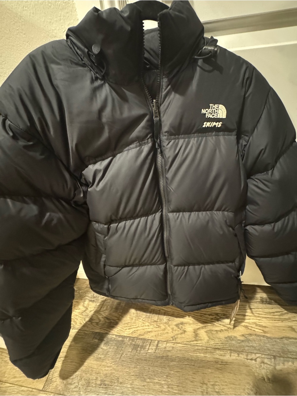 The Northface x SKIMS 1996 Nuptse Jacket. NWT SZ small. Onyx - Picture 3 of 8